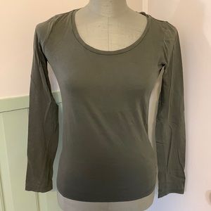 Scoop neck long sleeve